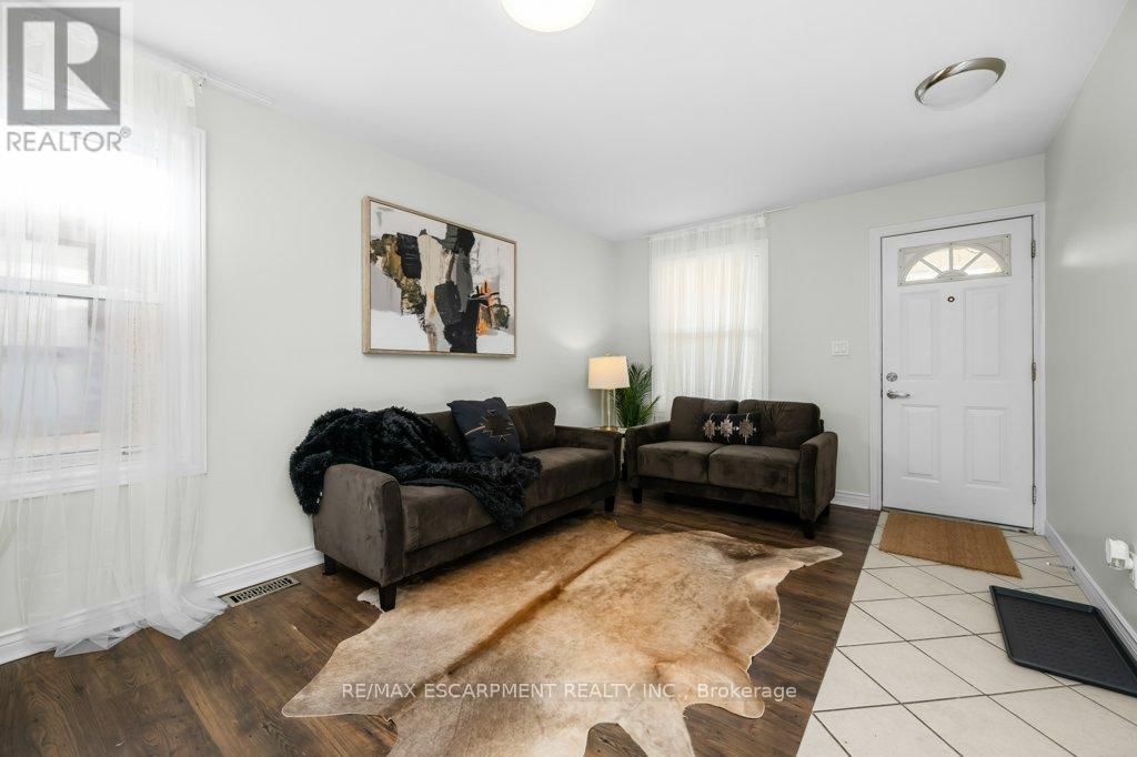 536 JOHN STREET NORTH Image 6