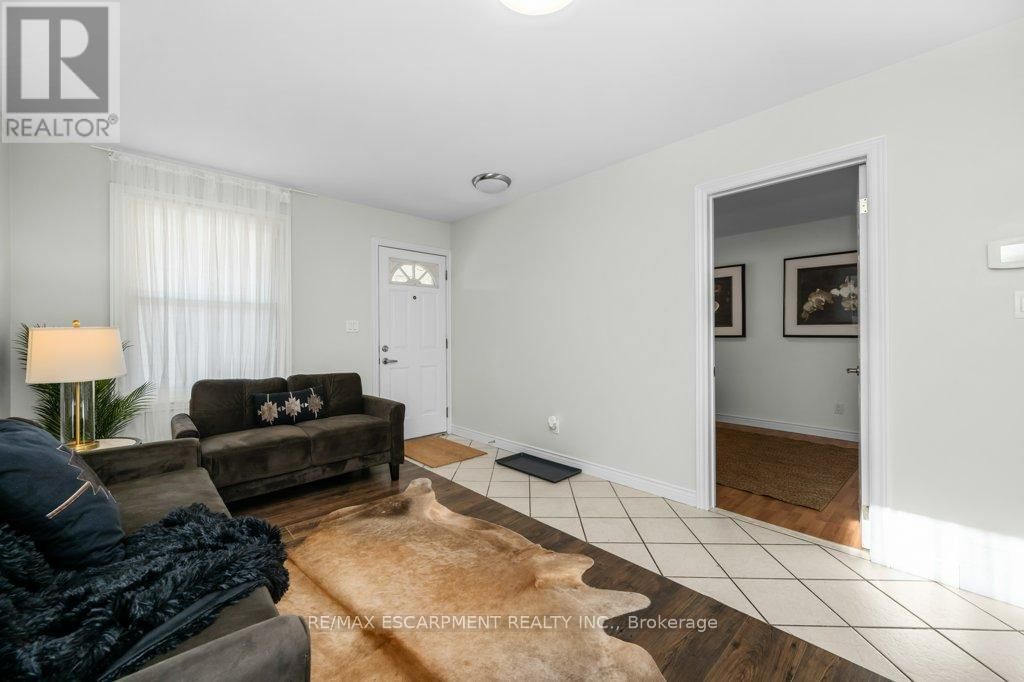 536 JOHN STREET NORTH Image 8