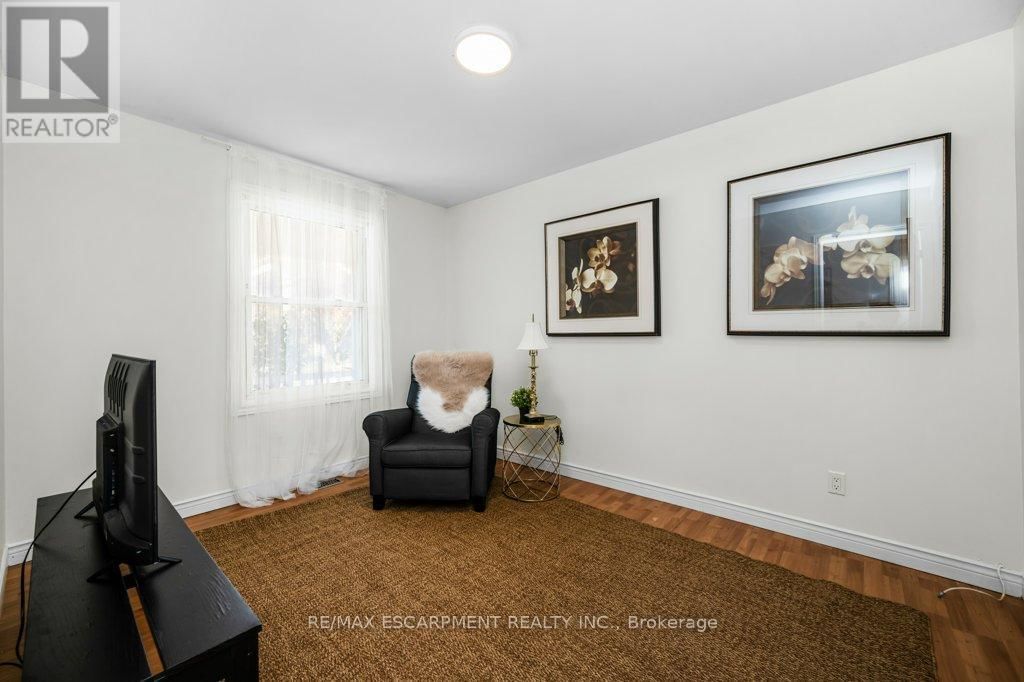536 JOHN STREET NORTH Image 9