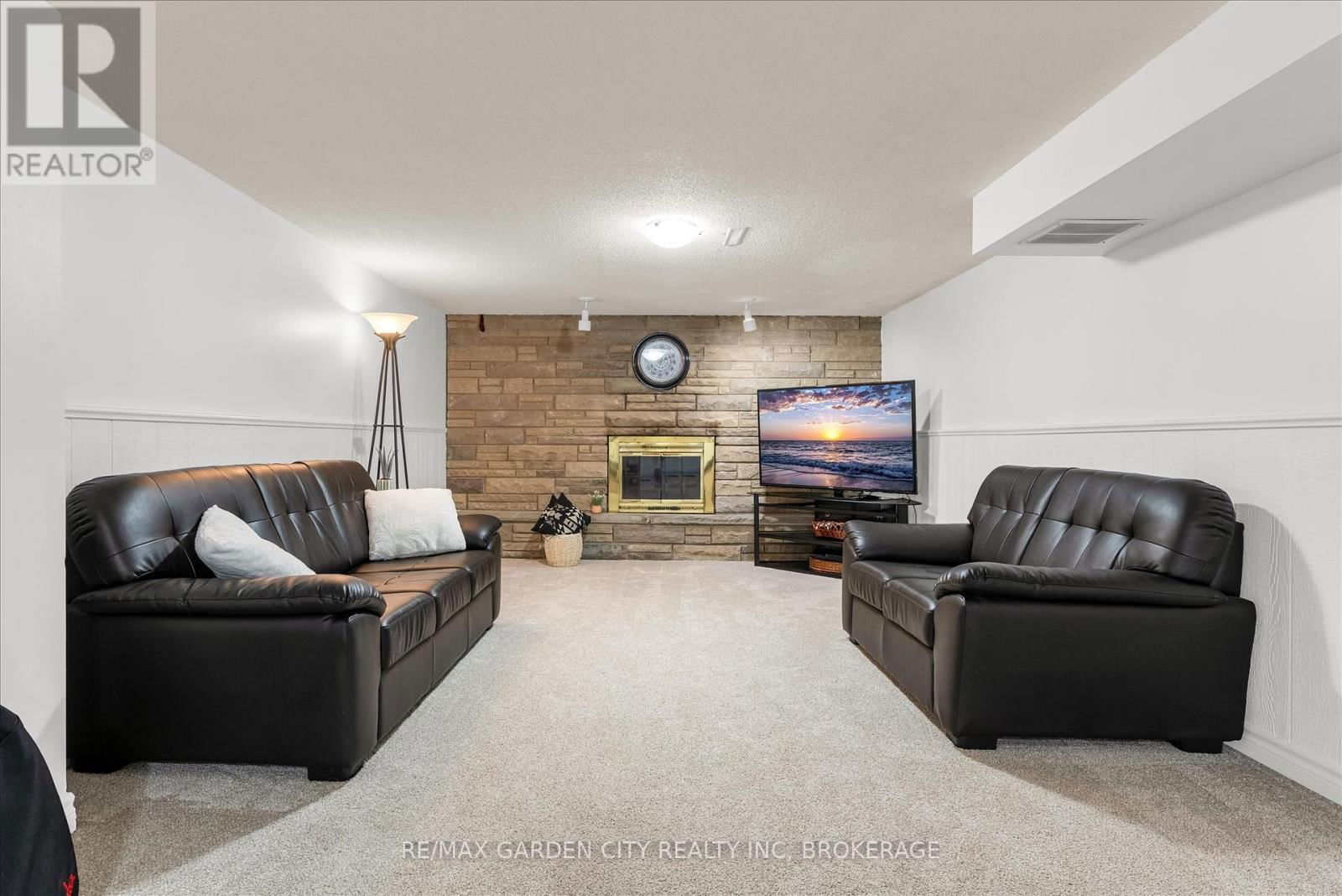 58 DIFFIN DRIVE Image 28