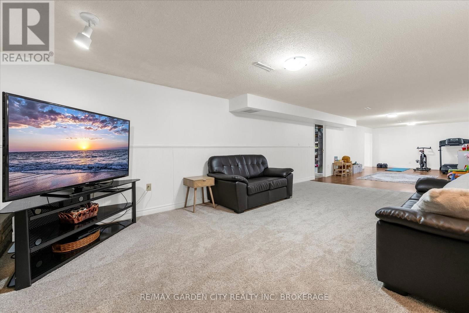 58 DIFFIN DRIVE Image 29