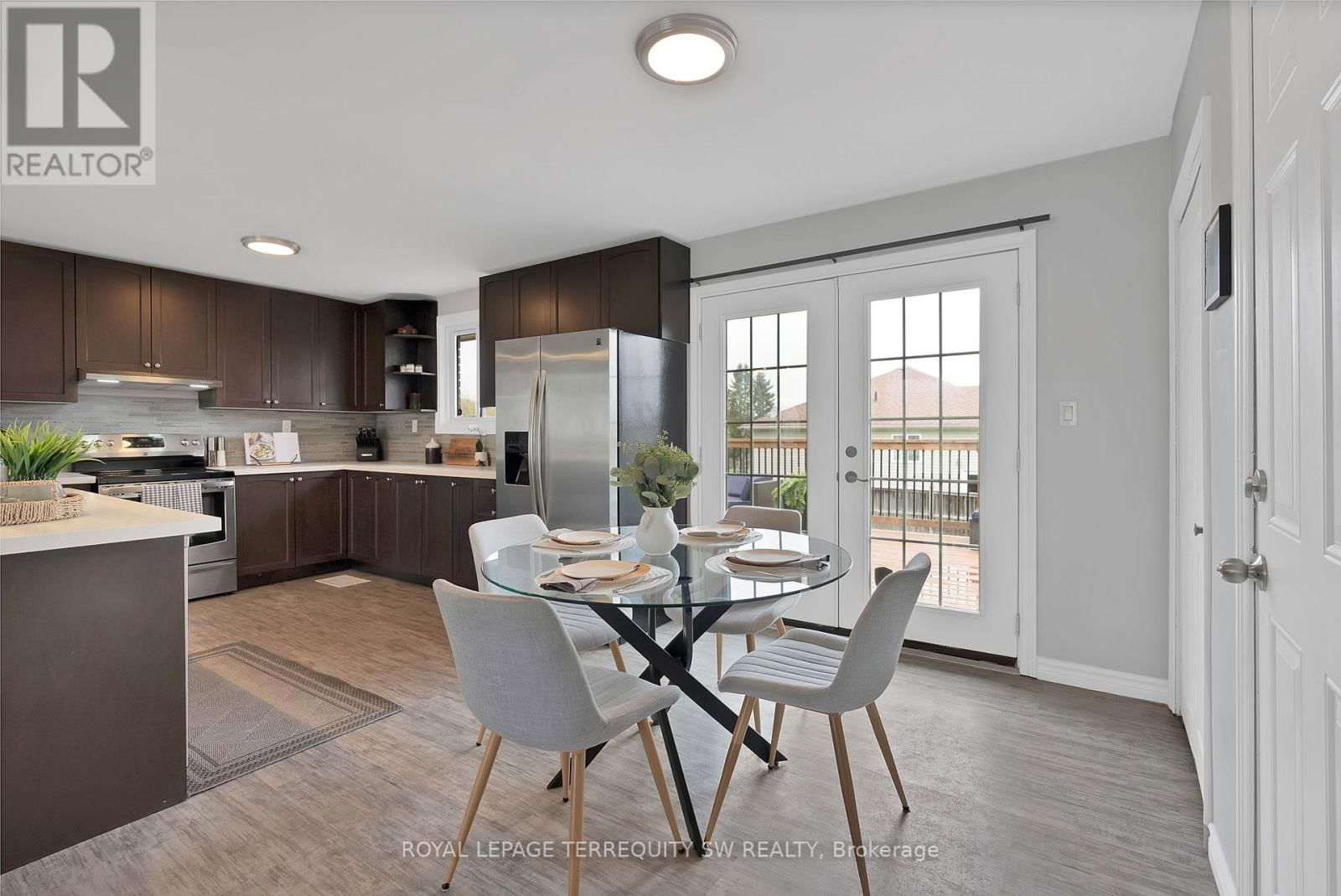 35 QUEEN STREET WEST Image 12
