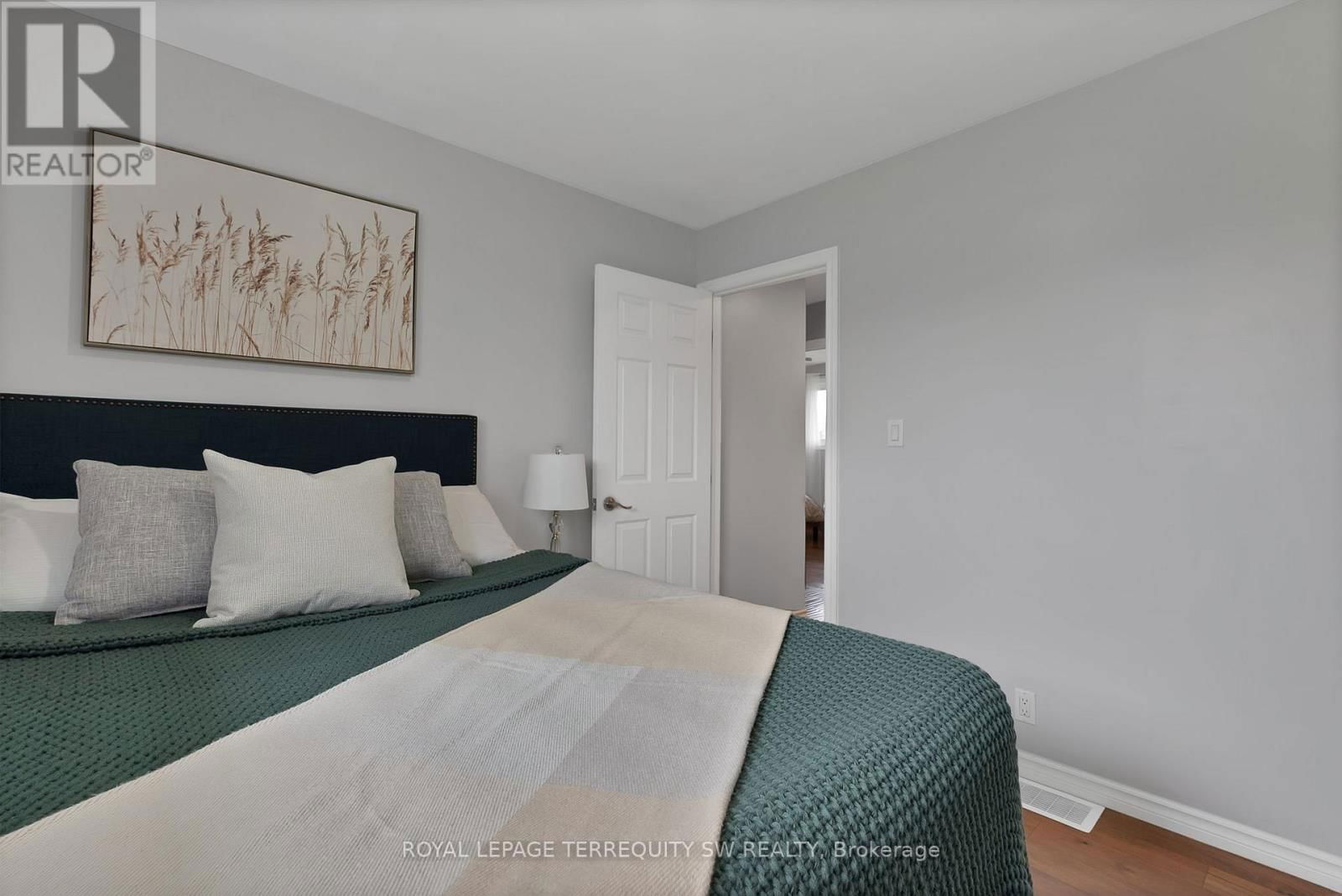 35 QUEEN STREET WEST Image 19