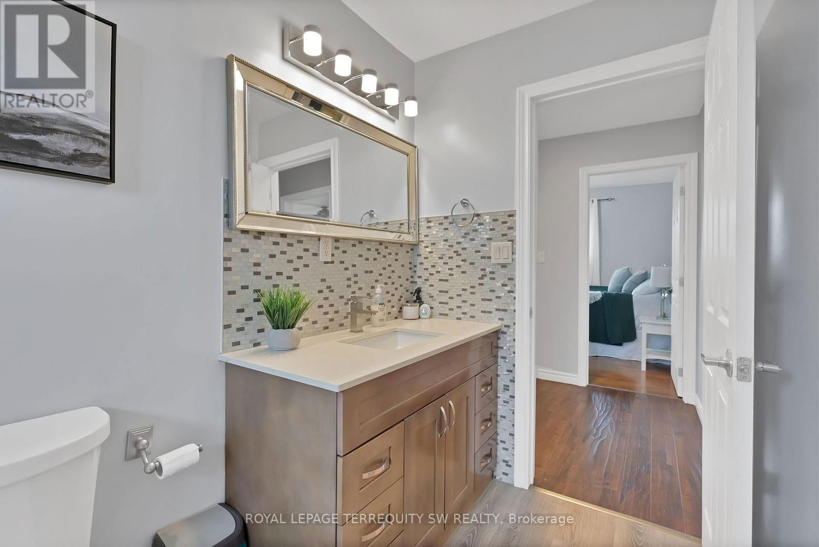 35 QUEEN STREET WEST Image 20