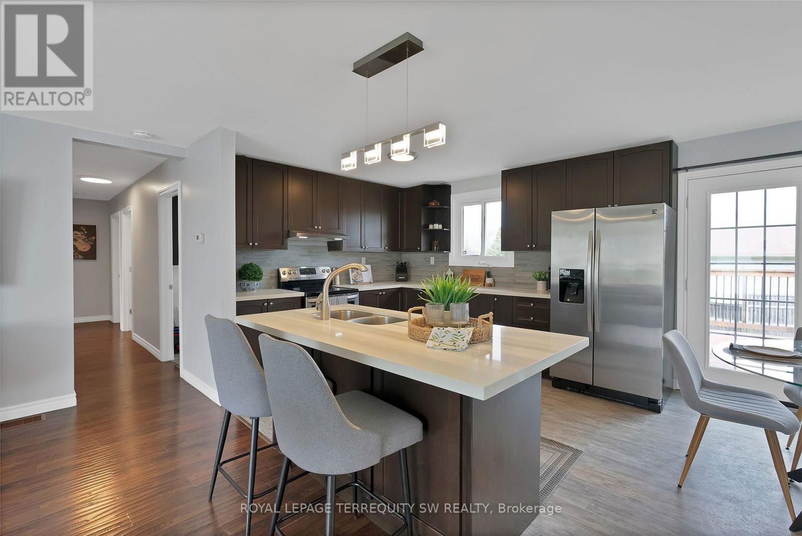 35 QUEEN STREET WEST Image 9