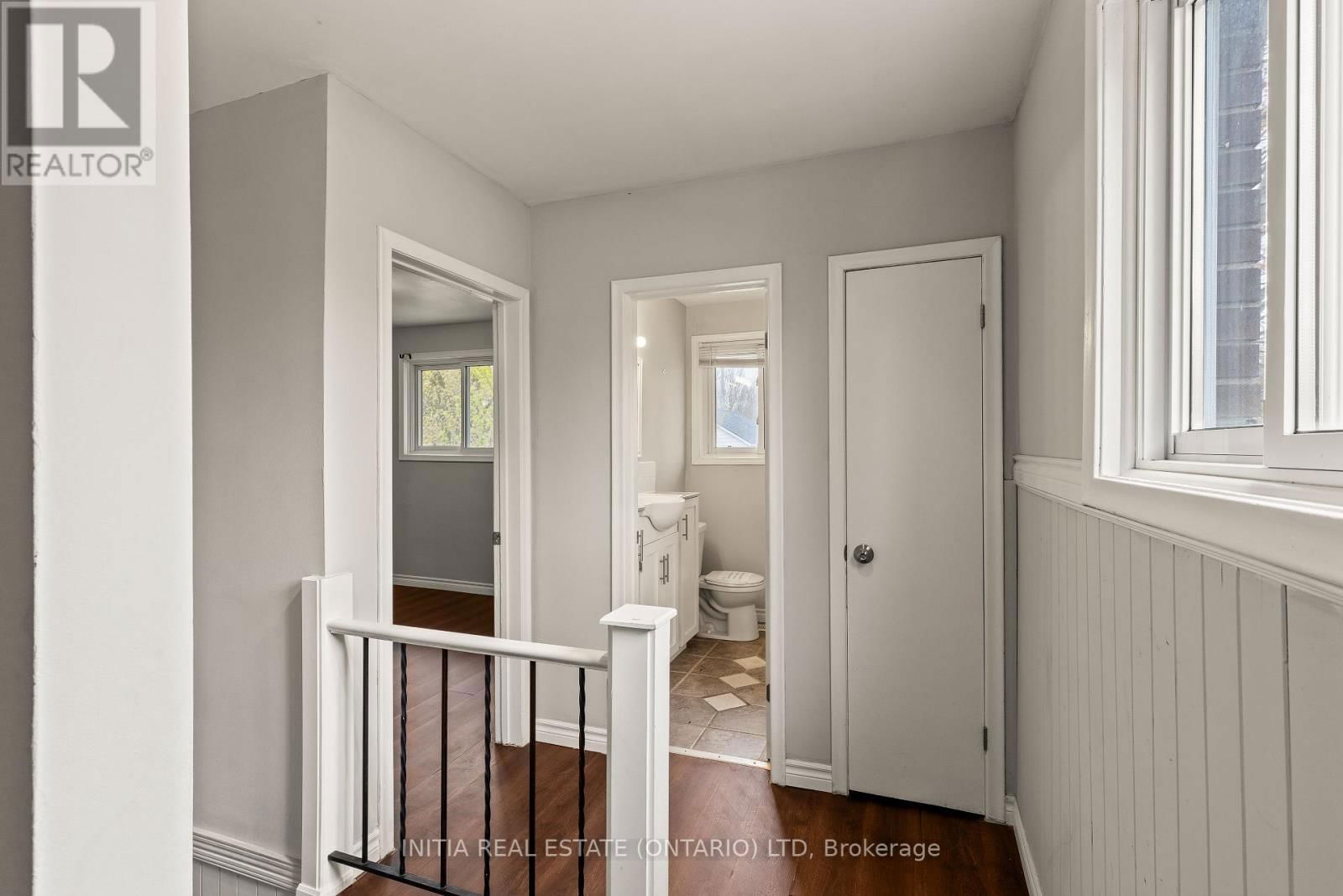 222 ELGIN CRESCENT Image 15