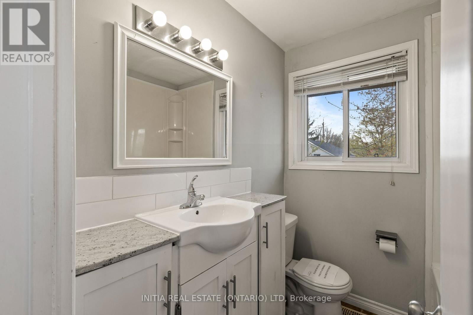 222 ELGIN CRESCENT Image 16