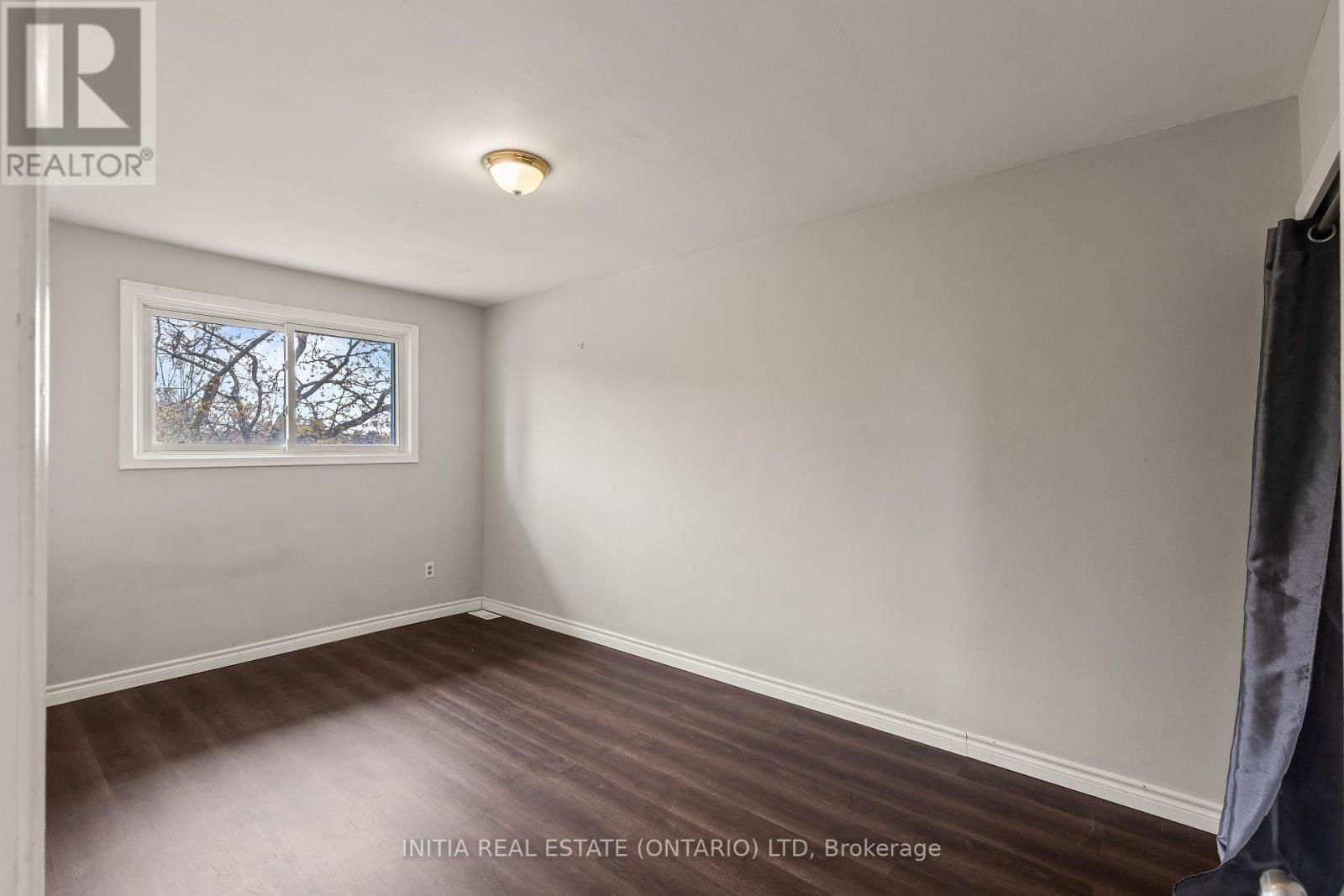 222 ELGIN CRESCENT Image 20