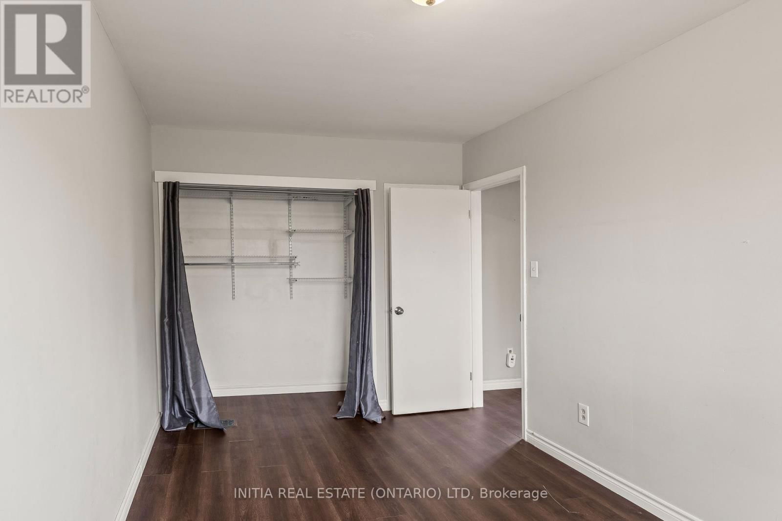 222 ELGIN CRESCENT Image 21