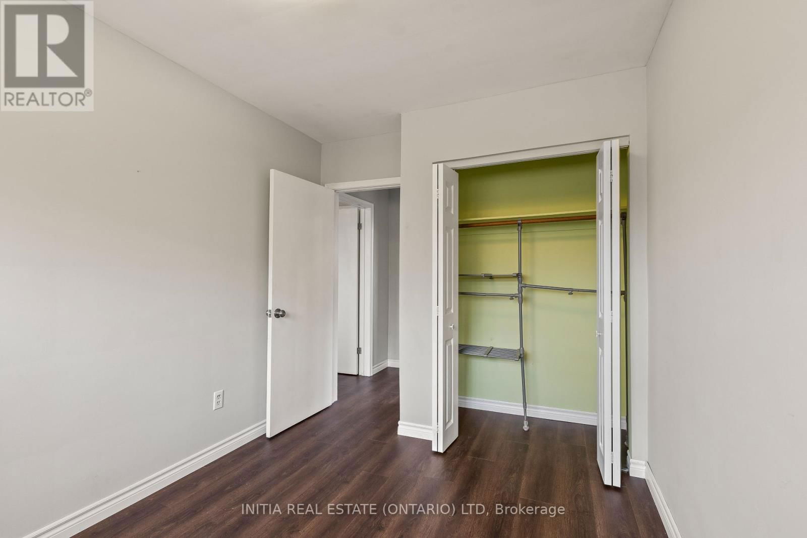 222 ELGIN CRESCENT Image 23