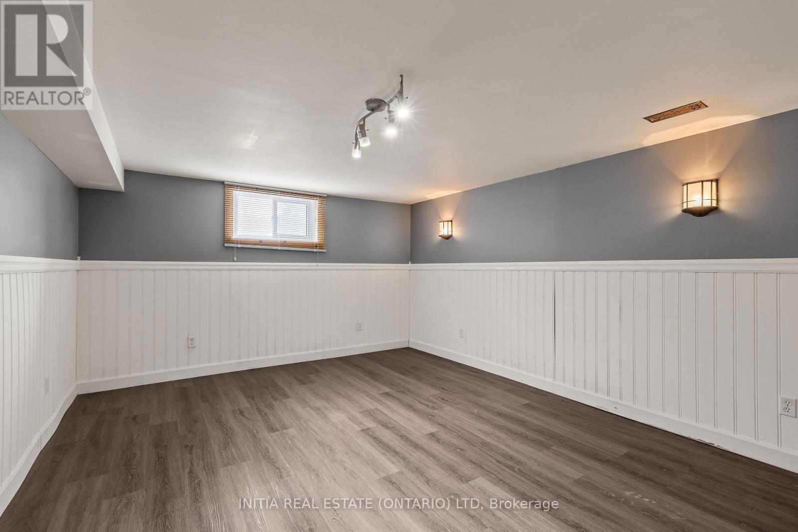 222 ELGIN CRESCENT Image 26