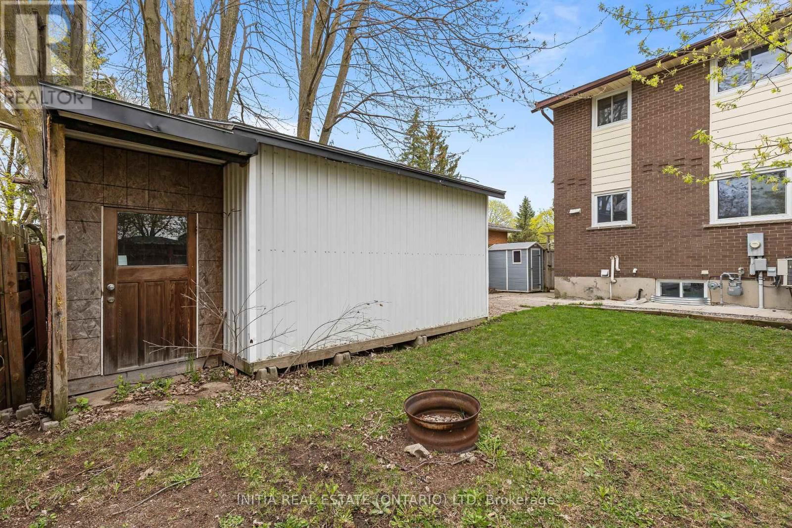 222 ELGIN CRESCENT Image 33
