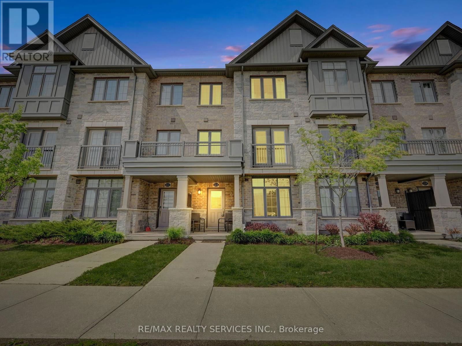 8 - 224 THOMAS SLEE DRIVE Image 1