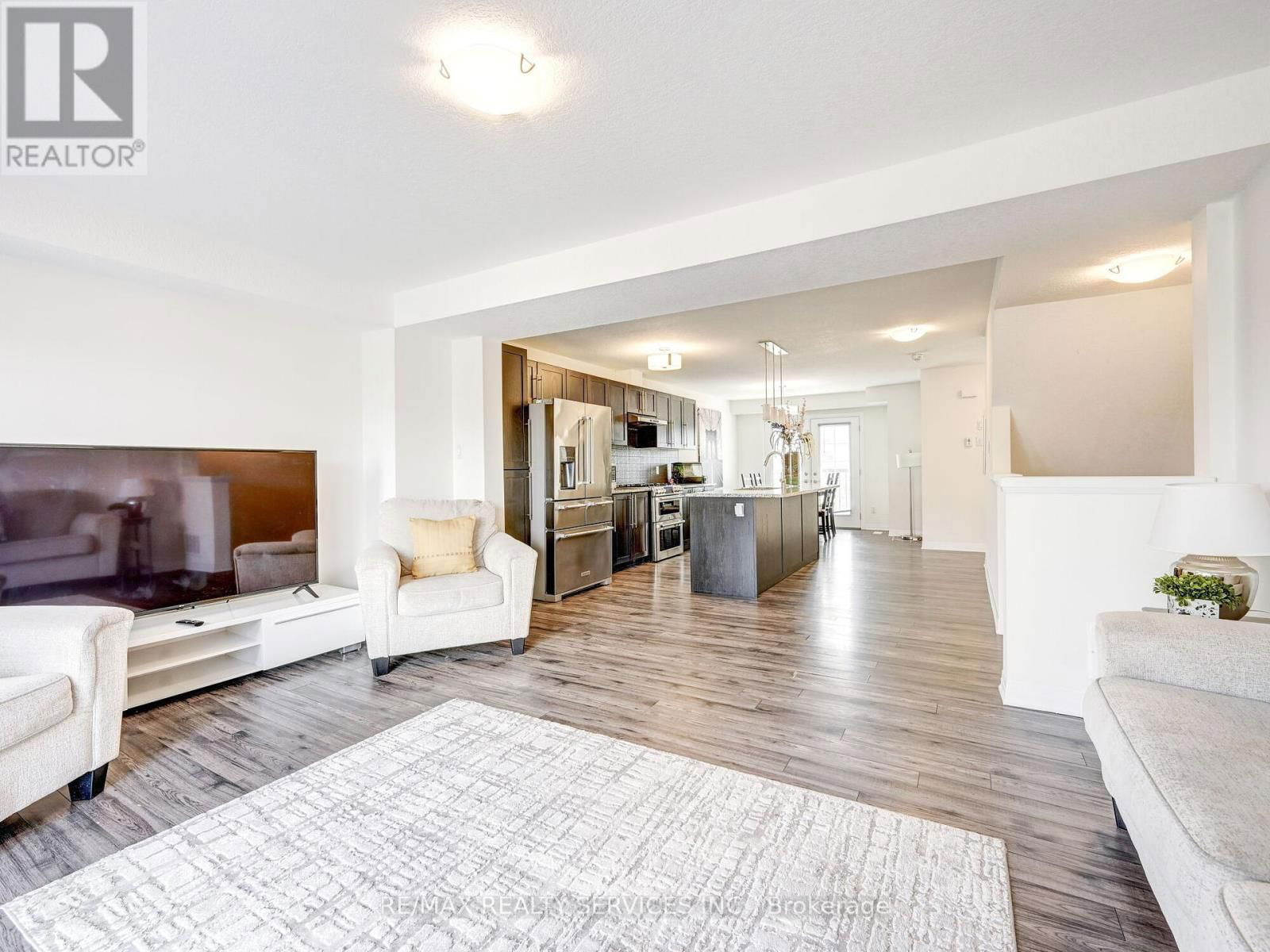 8 - 224 THOMAS SLEE DRIVE Image 12