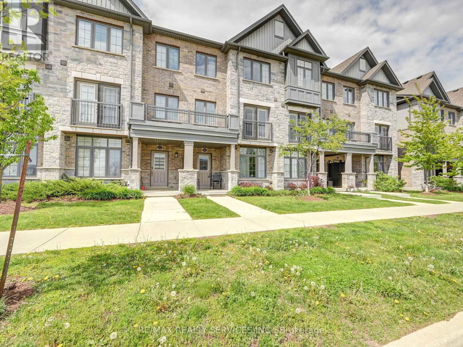 8 - 224 THOMAS SLEE DRIVE Image 2