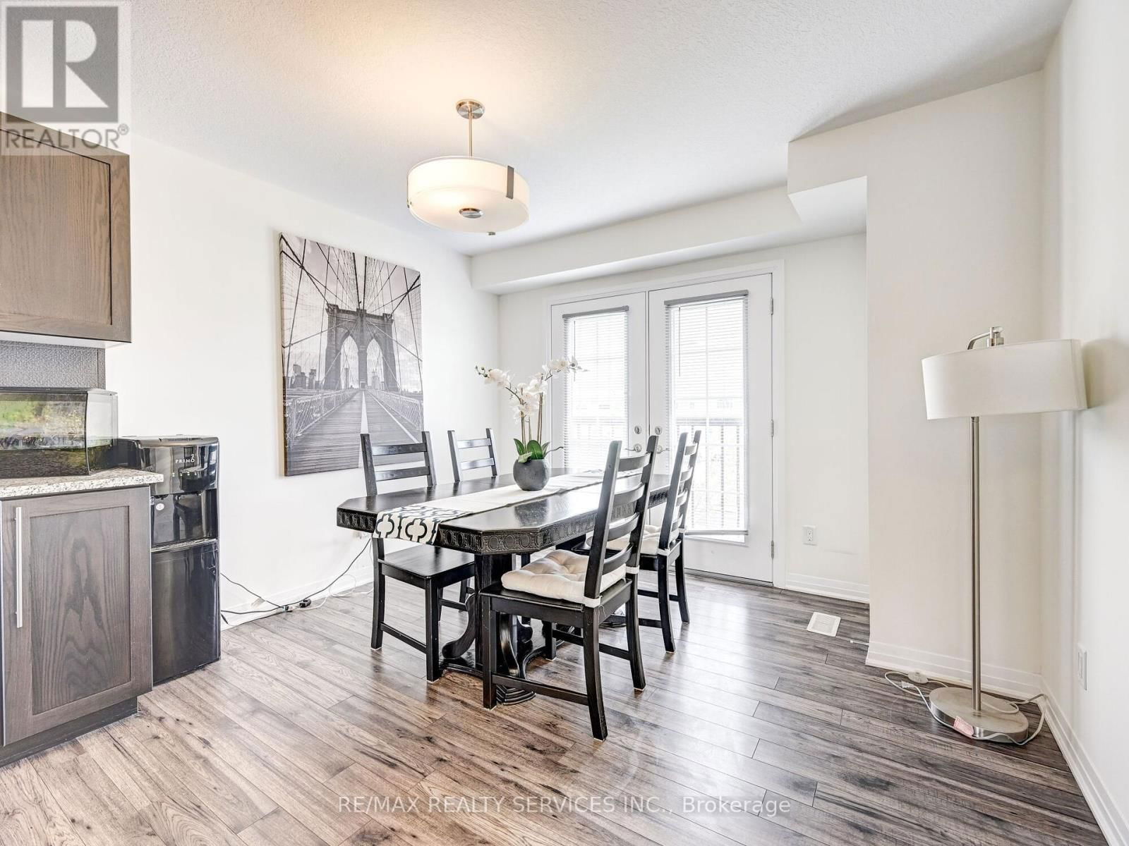 8 - 224 THOMAS SLEE DRIVE Image 20