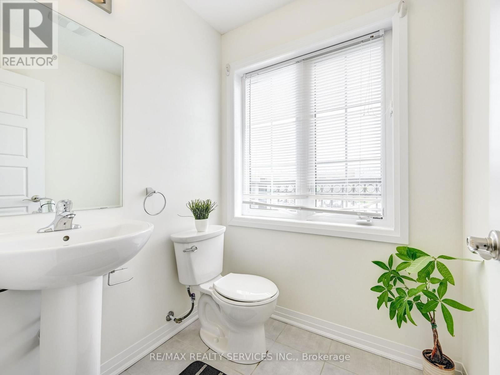 8 - 224 THOMAS SLEE DRIVE Image 22