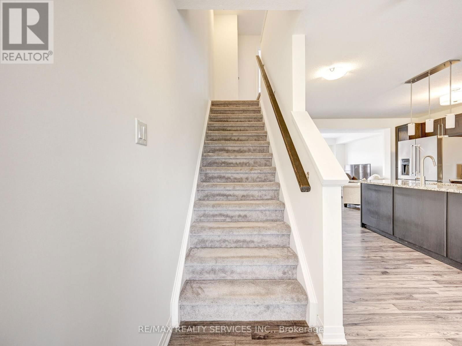 8 - 224 THOMAS SLEE DRIVE Image 23
