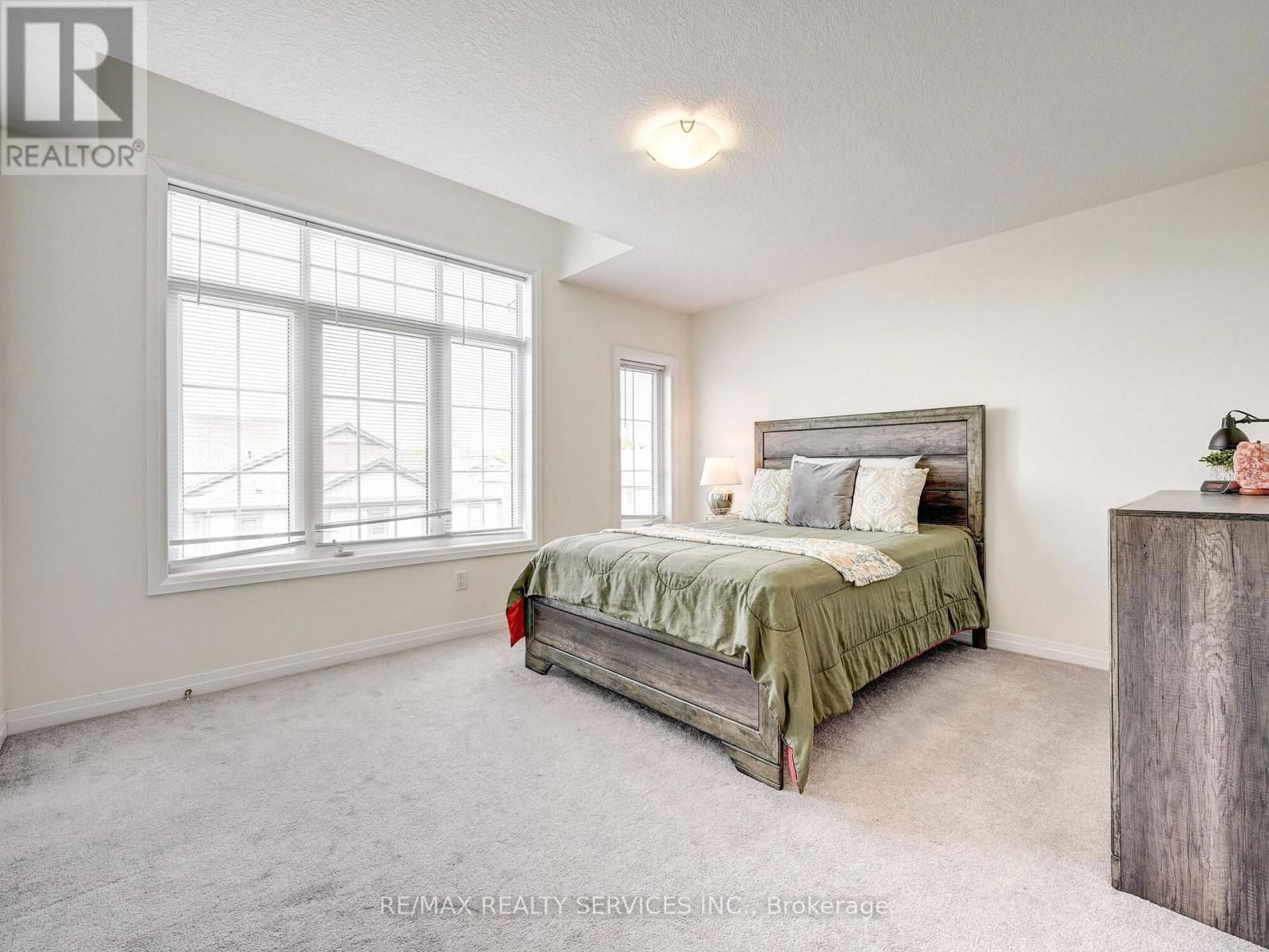8 - 224 THOMAS SLEE DRIVE Image 24