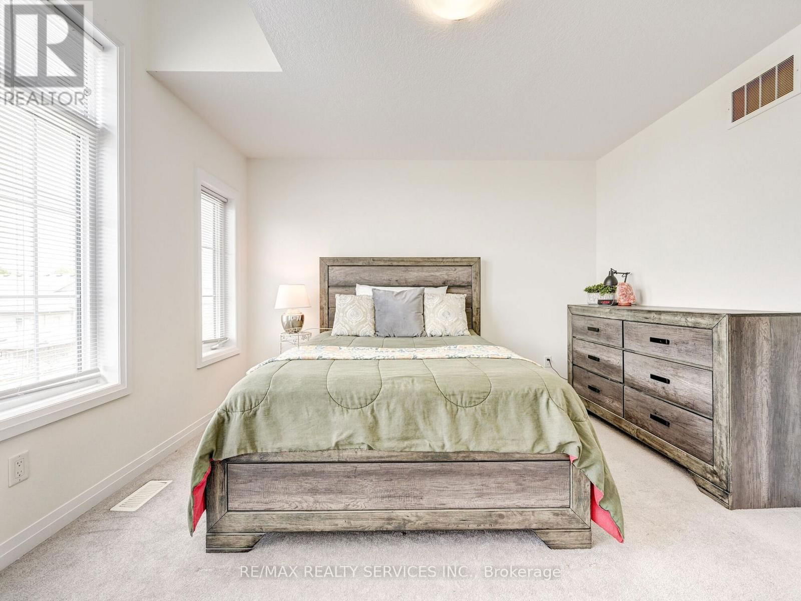 8 - 224 THOMAS SLEE DRIVE Image 25