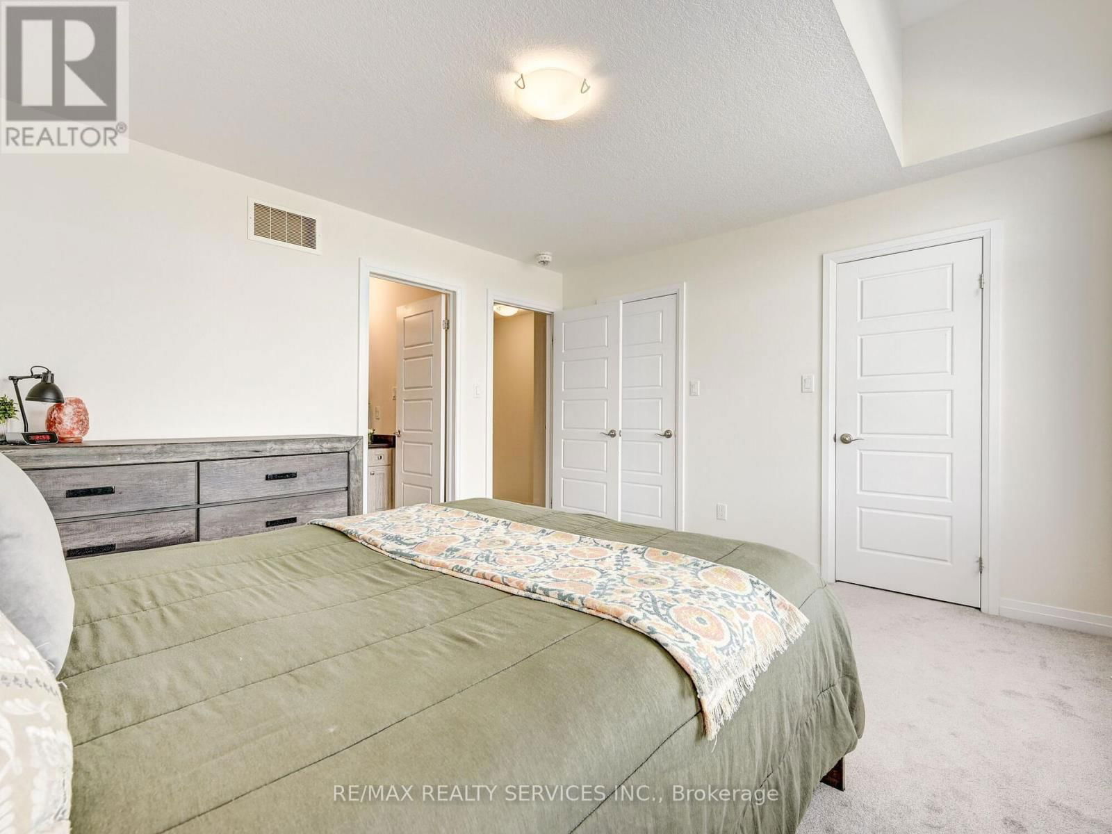 8 - 224 THOMAS SLEE DRIVE Image 26