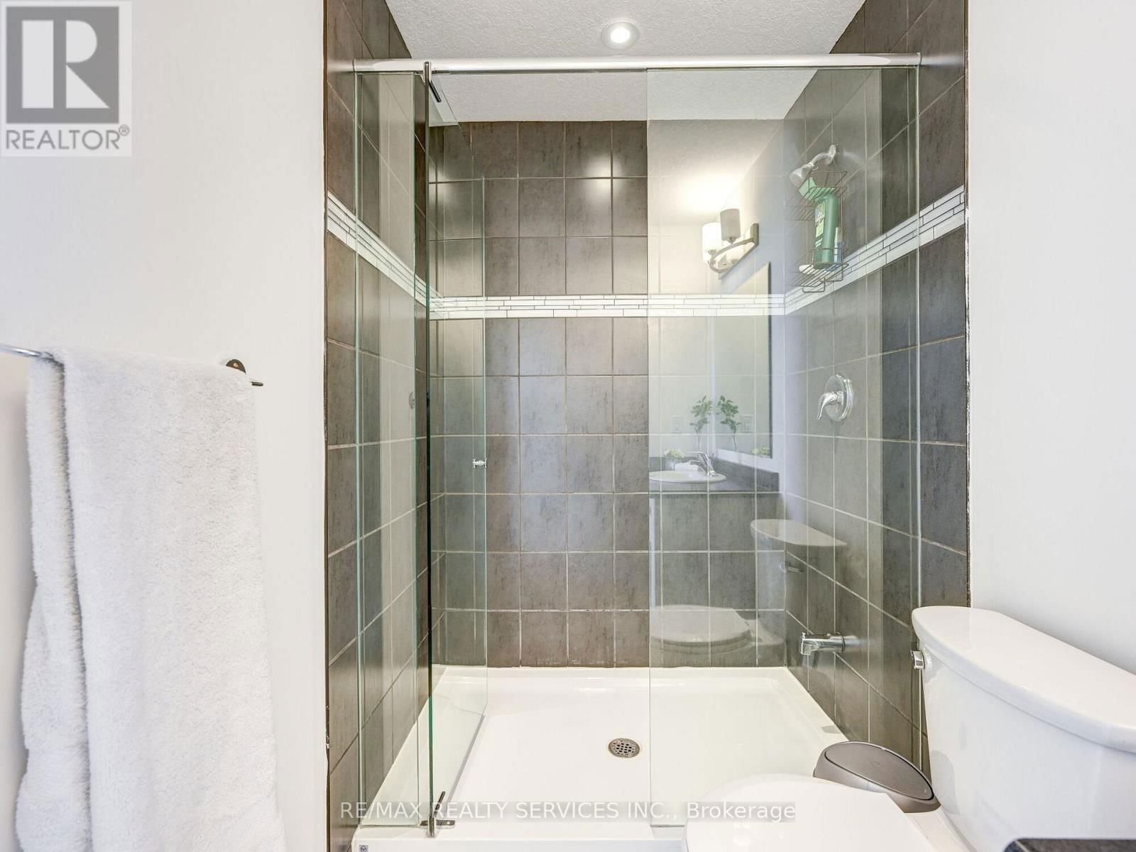 8 - 224 THOMAS SLEE DRIVE Image 29