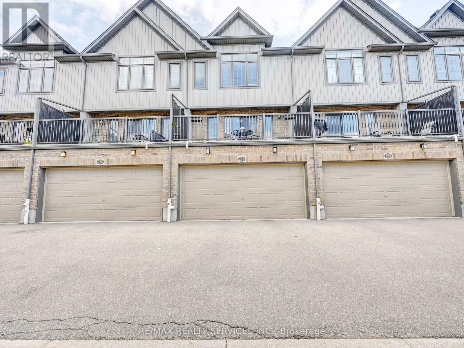 8 - 224 THOMAS SLEE DRIVE Image 3