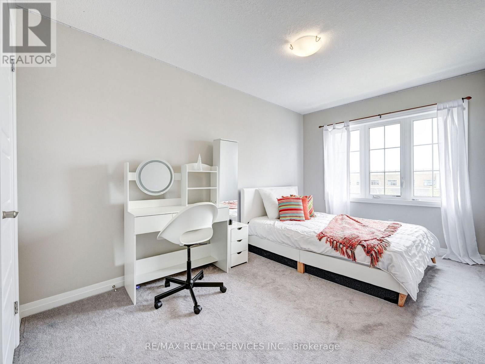 8 - 224 THOMAS SLEE DRIVE Image 30