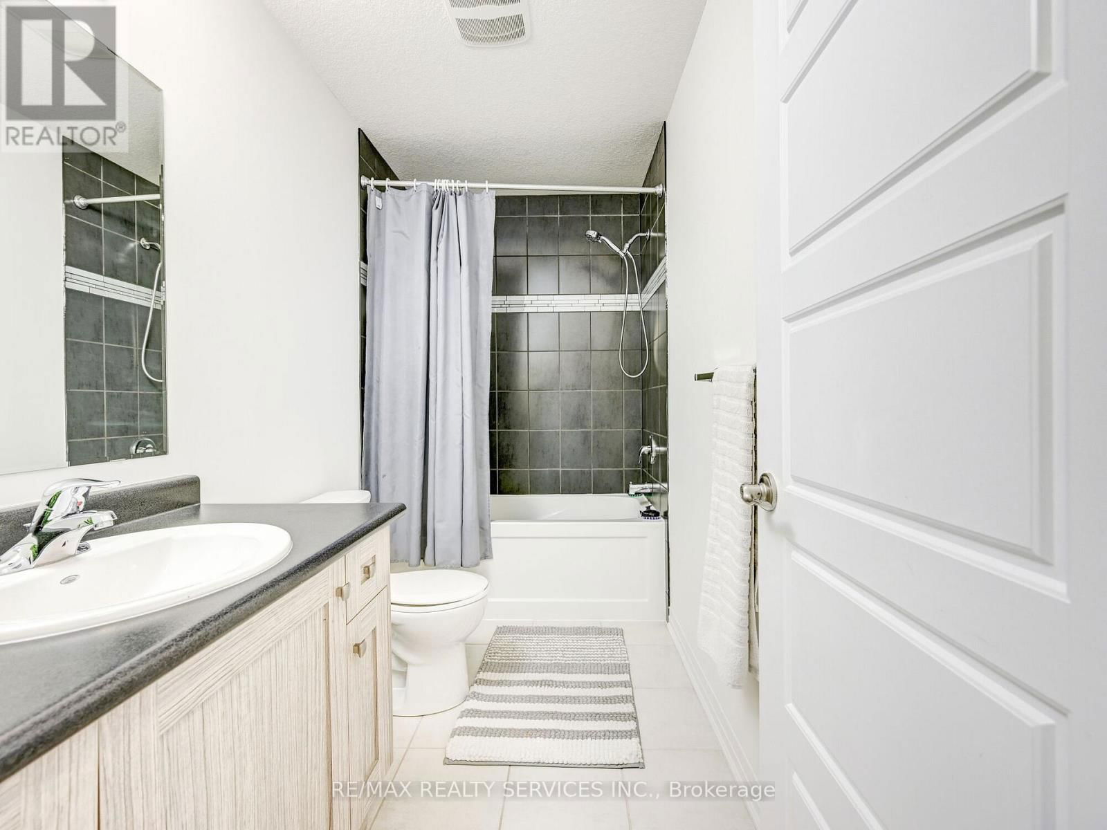 8 - 224 THOMAS SLEE DRIVE Image 32
