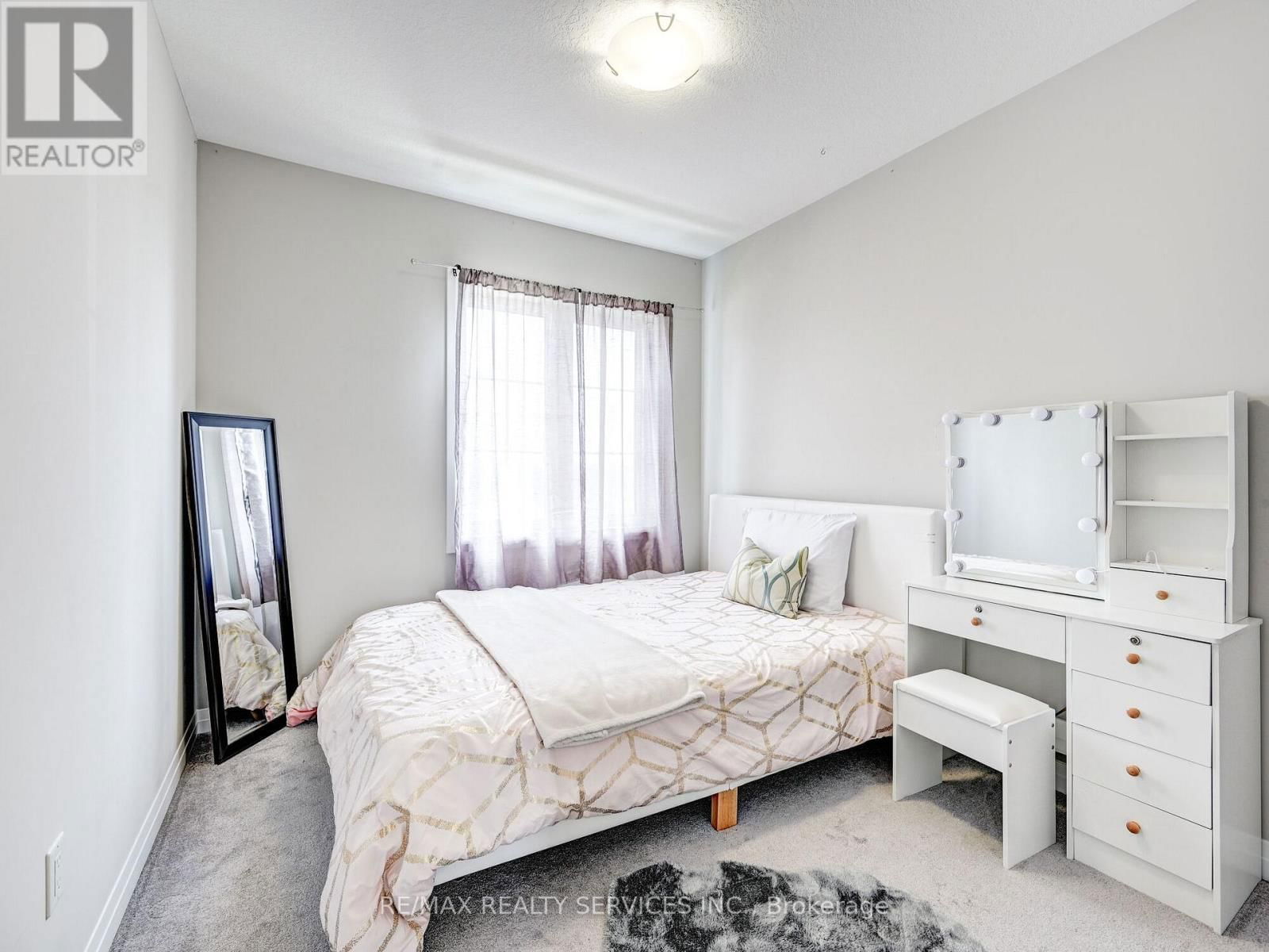 8 - 224 THOMAS SLEE DRIVE Image 34