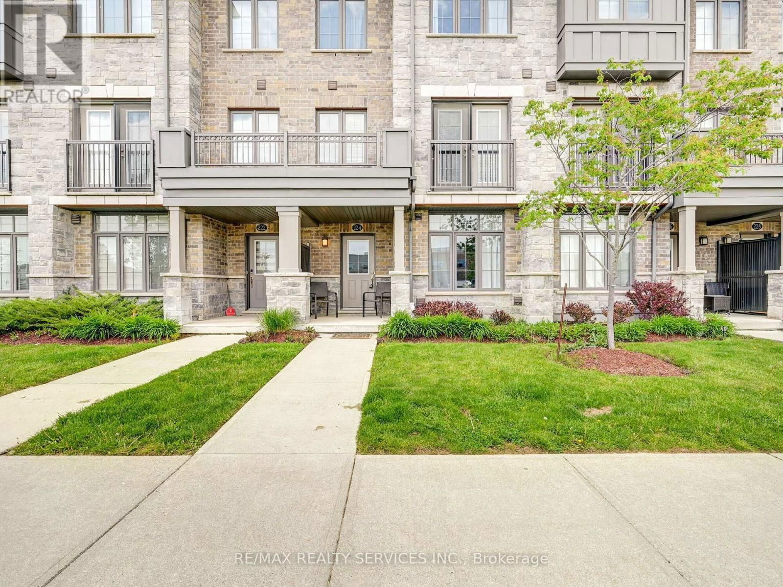 8 - 224 THOMAS SLEE DRIVE Image 4