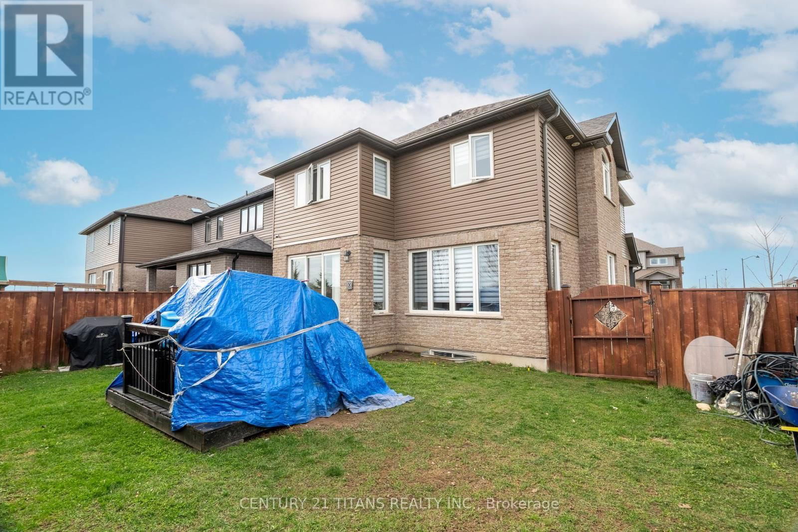 2 SPARROW CRESCENT EAST Image 30