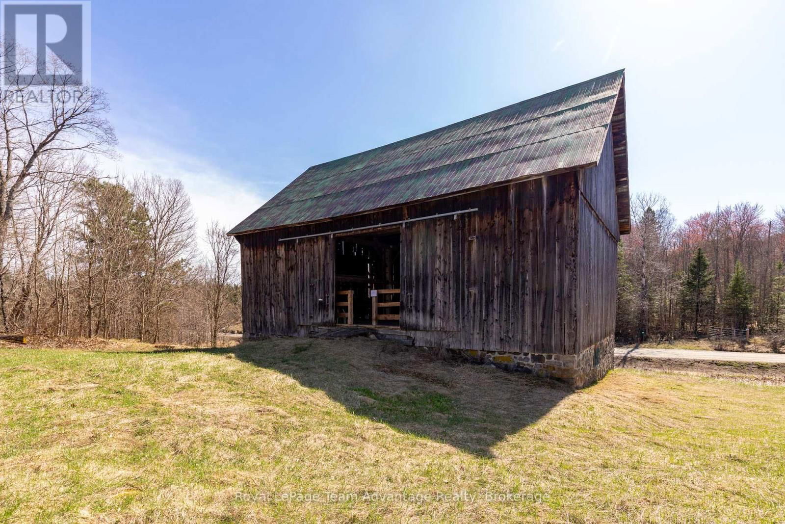 1321 BALSAM ROAD Image 33