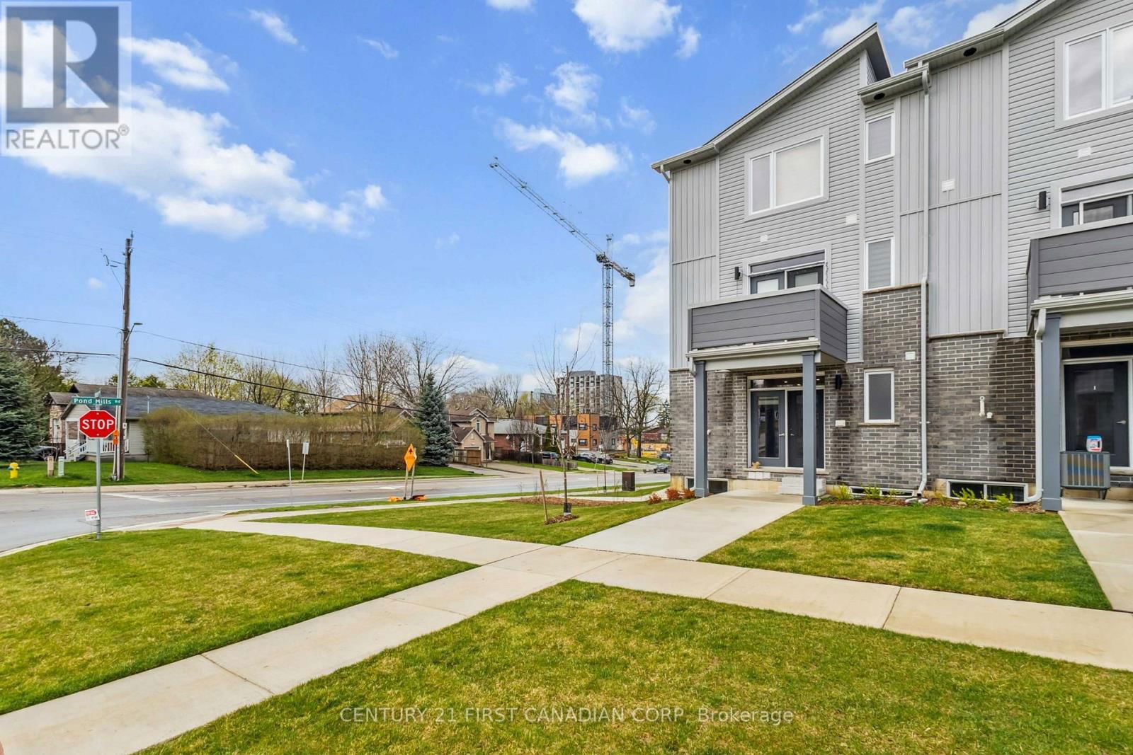 21 - 990 DEVERON CRESCENT Image 10