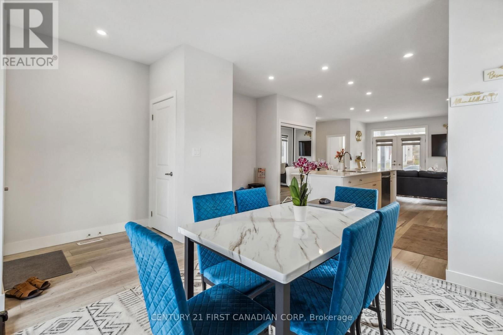21 - 990 DEVERON CRESCENT Image 15