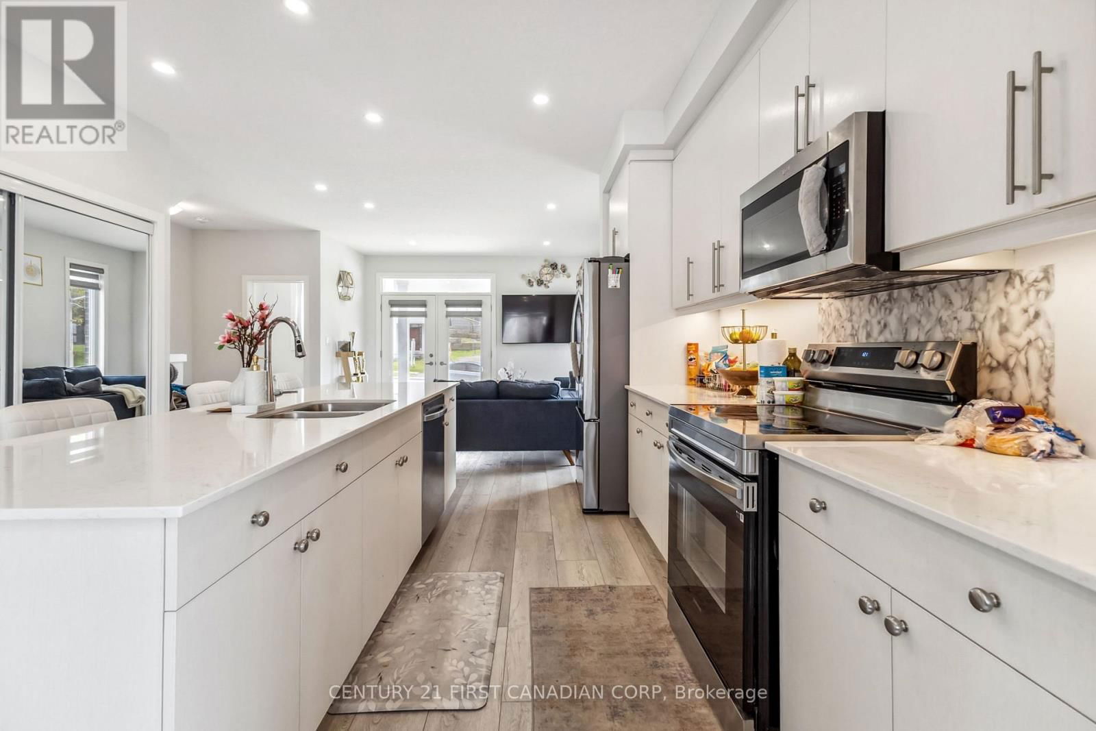 21 - 990 DEVERON CRESCENT Image 20