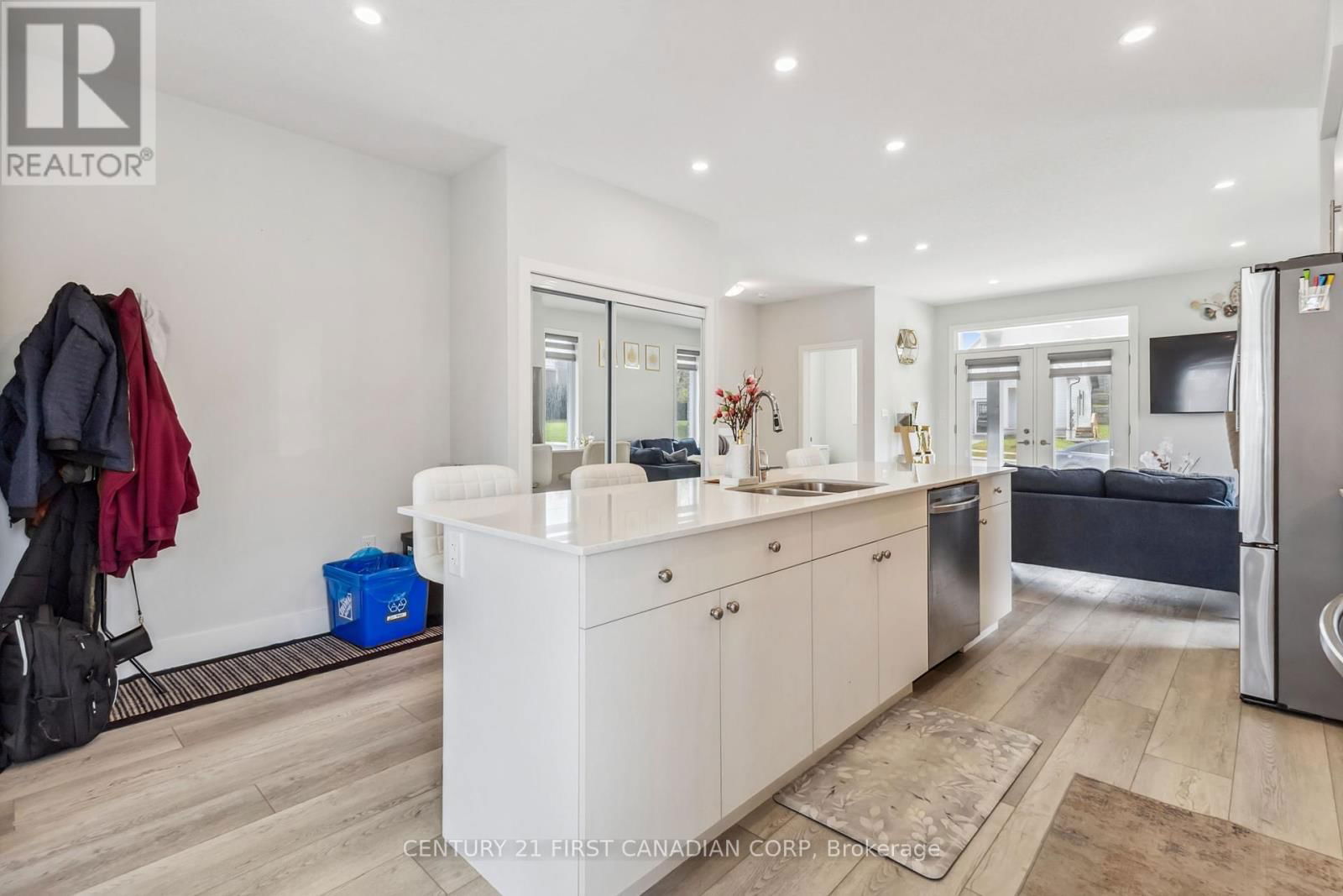 21 - 990 DEVERON CRESCENT Image 23