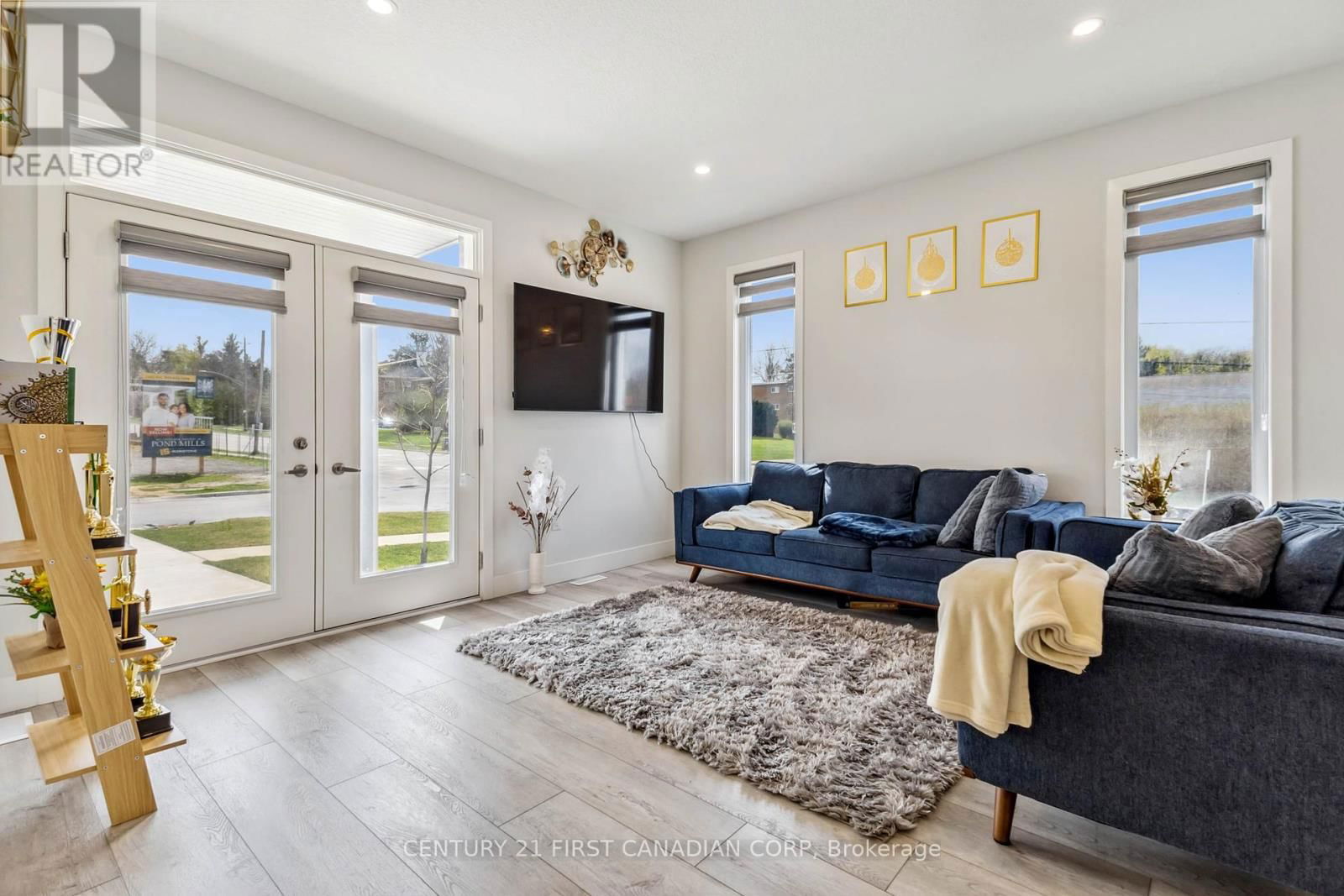 21 - 990 DEVERON CRESCENT Image 25
