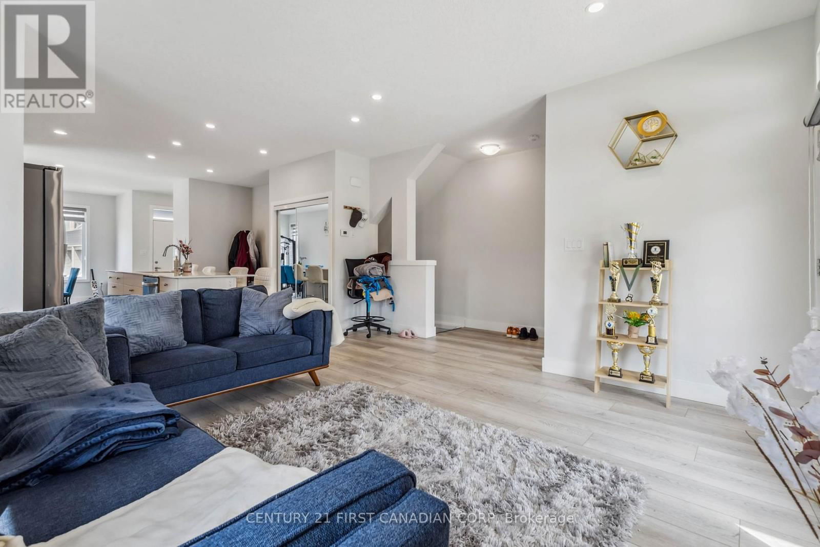 21 - 990 DEVERON CRESCENT Image 27
