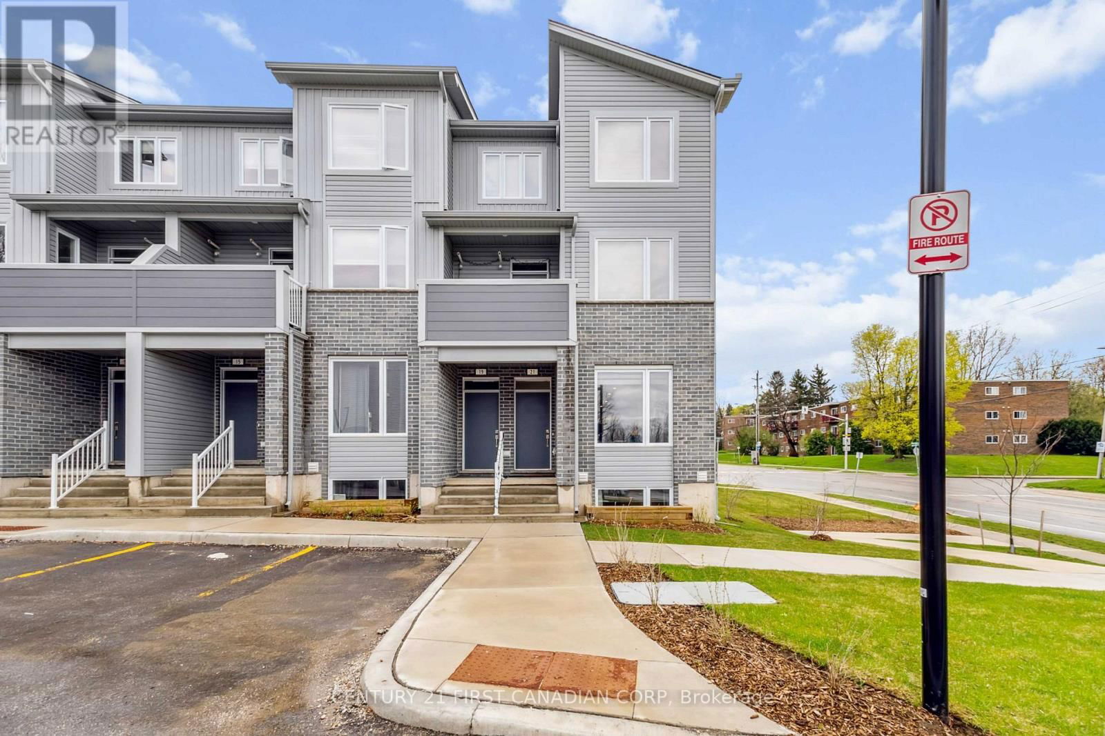 21 - 990 DEVERON CRESCENT Image 3