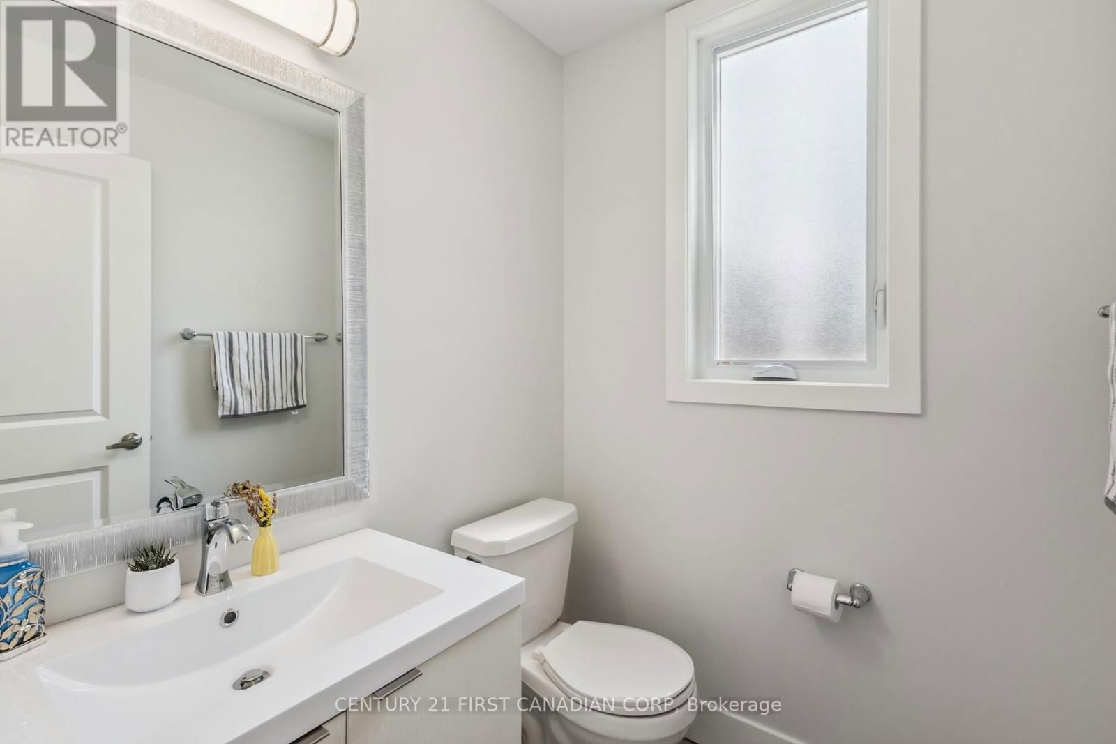 21 - 990 DEVERON CRESCENT Image 30