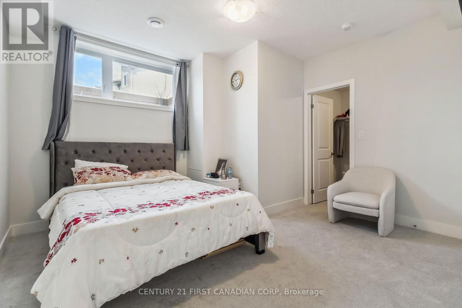 21 - 990 DEVERON CRESCENT Image 32