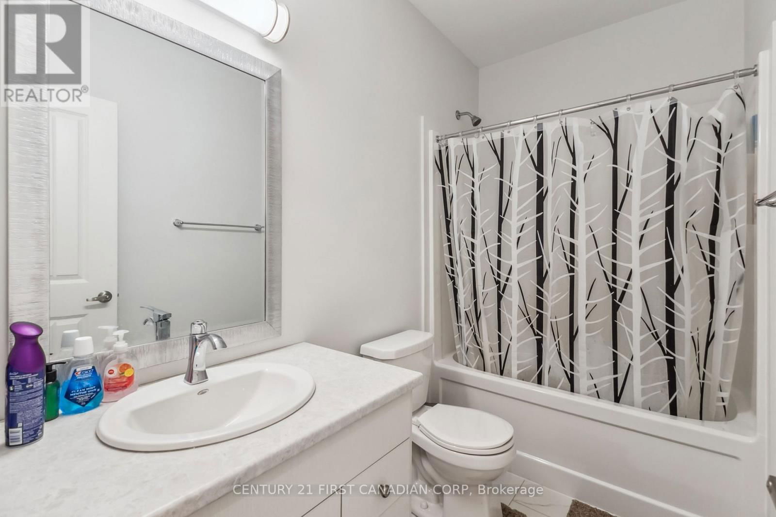 21 - 990 DEVERON CRESCENT Image 36