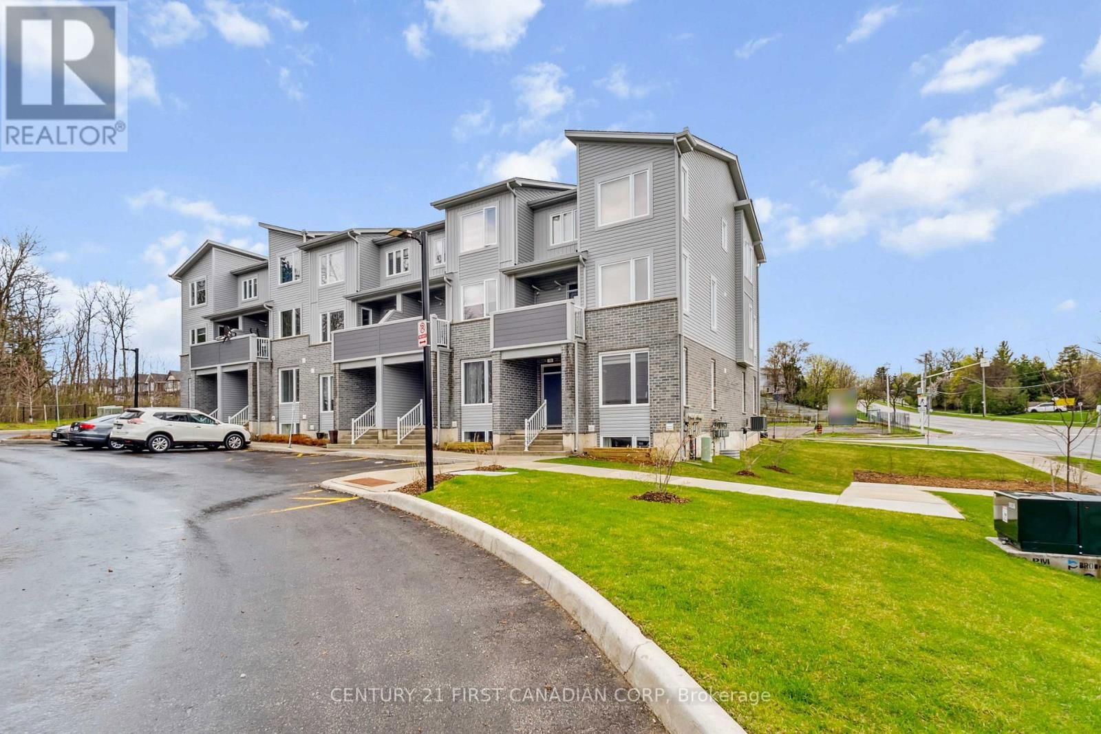 21 - 990 DEVERON CRESCENT Image 4