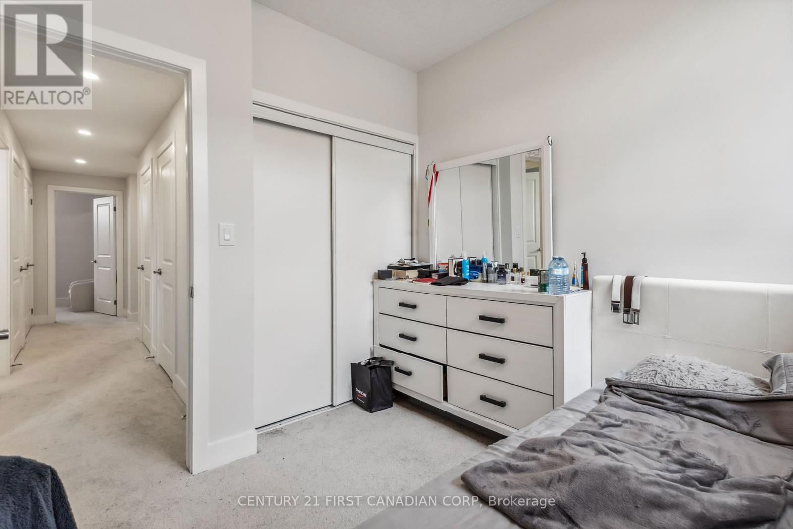21 - 990 DEVERON CRESCENT Image 40