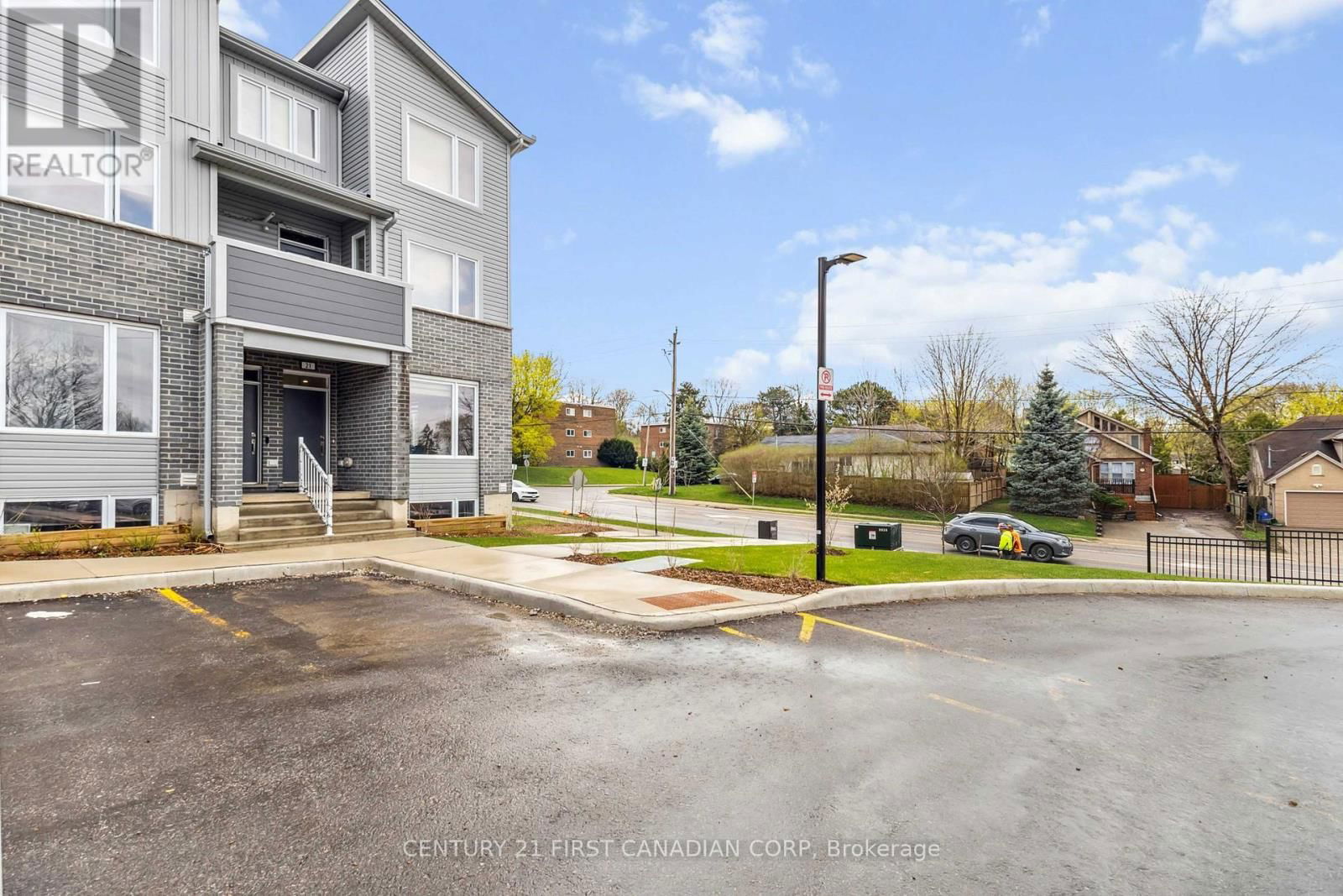 21 - 990 DEVERON CRESCENT Image 6