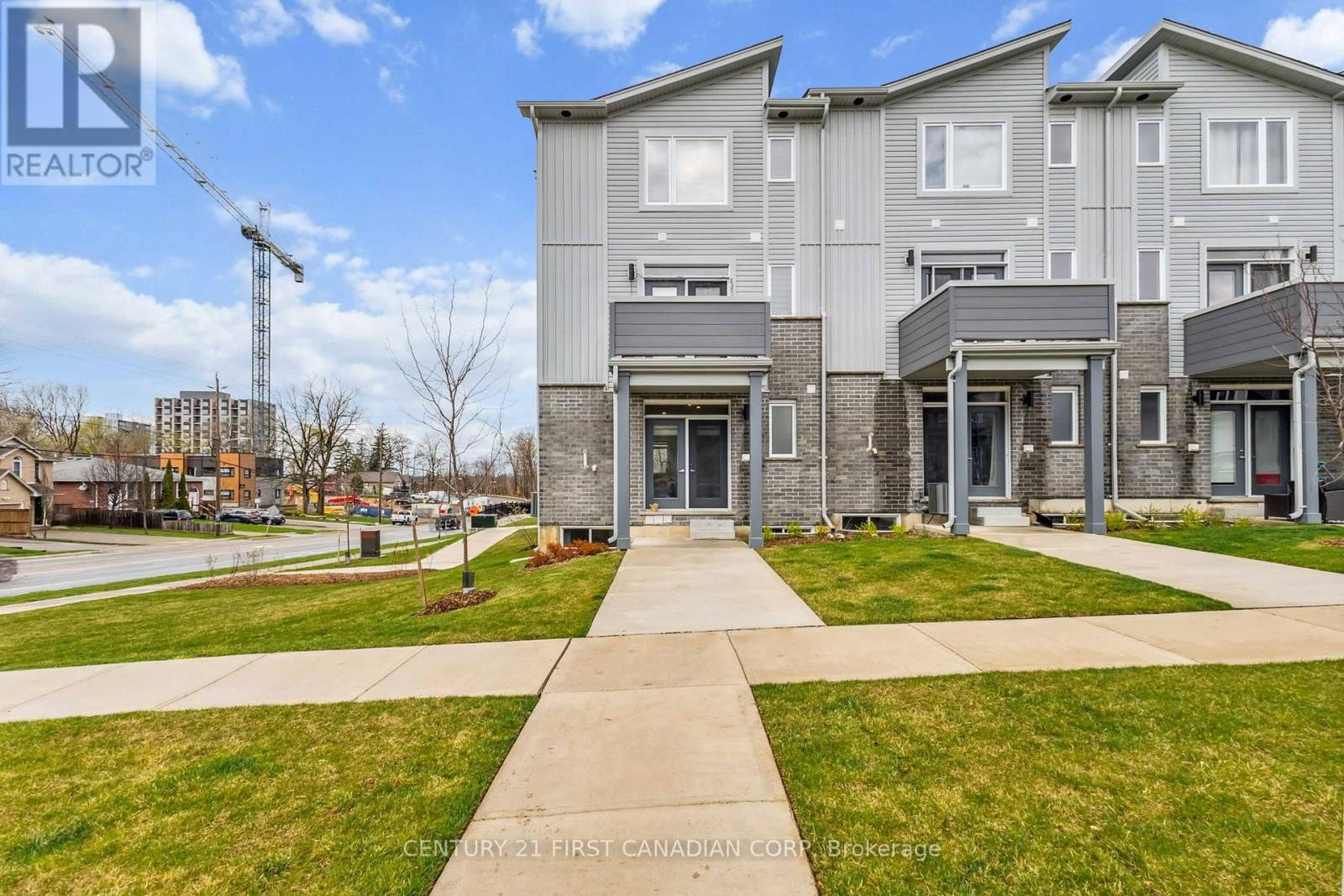21 - 990 DEVERON CRESCENT Image 9