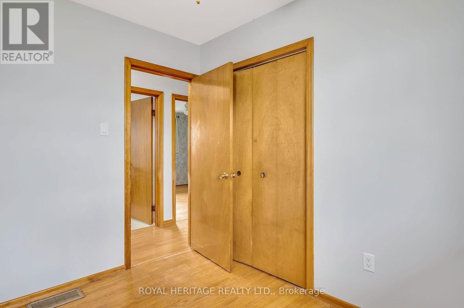 547 RIVER ROAD SOUTH Image 18