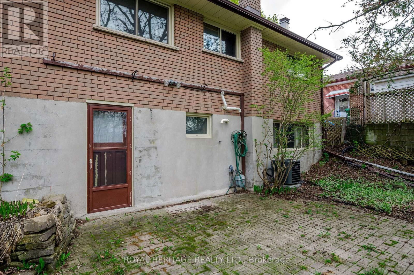 547 RIVER ROAD SOUTH Image 30