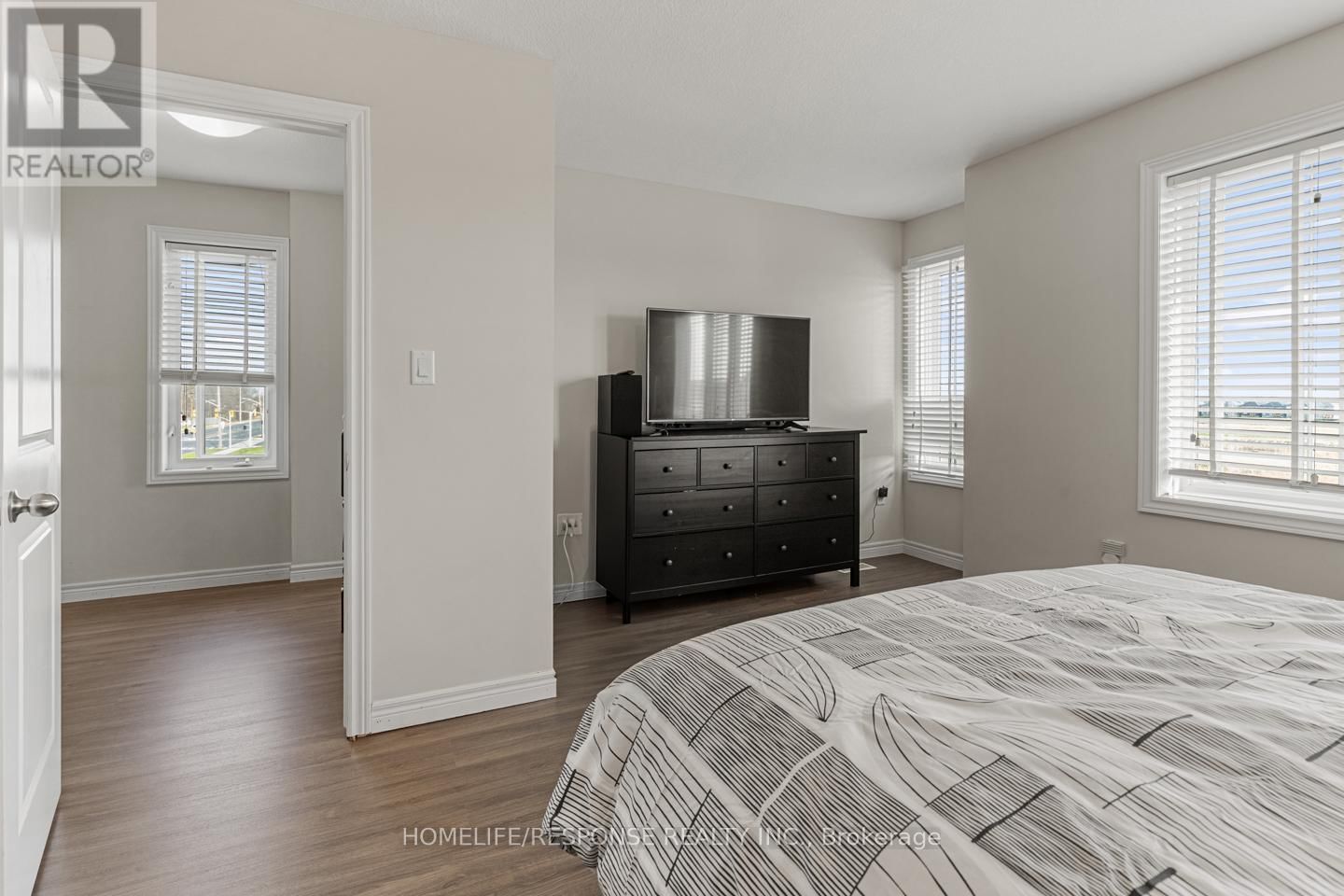 67 CROSSINGS WAY Image 32
